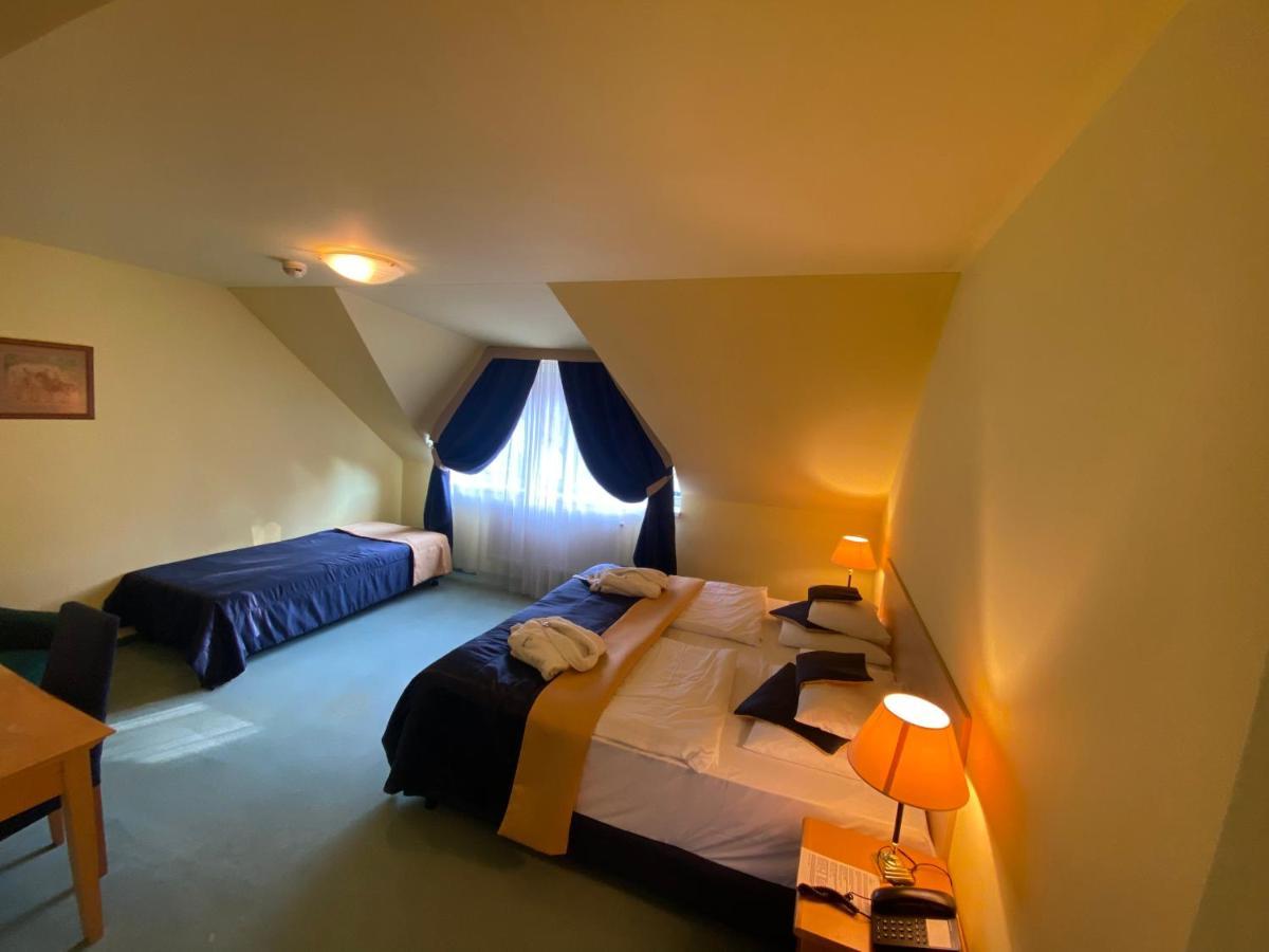 Nová Dubnica Parkhotel Na Baracke מראה חיצוני תמונה