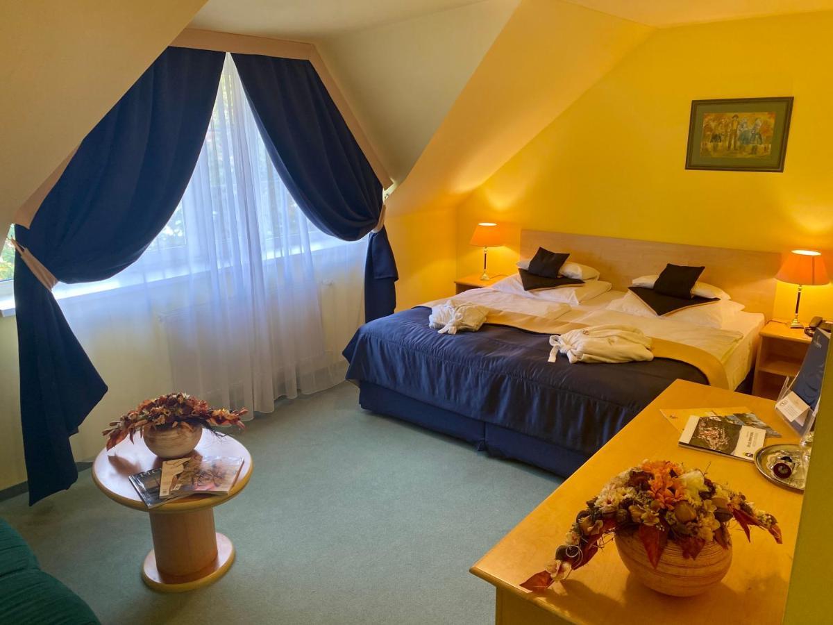 Nová Dubnica Parkhotel Na Baracke מראה חיצוני תמונה