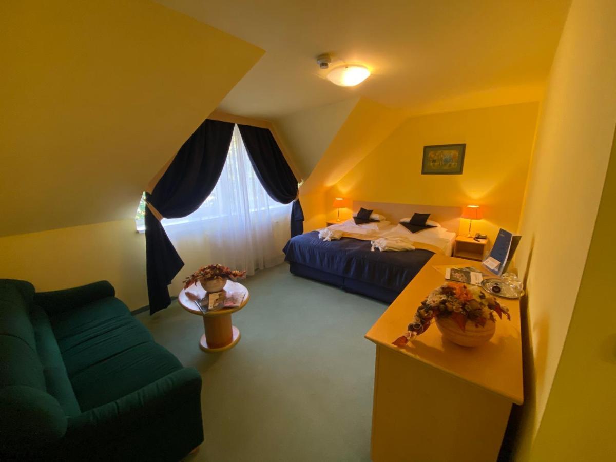 Nová Dubnica Parkhotel Na Baracke מראה חיצוני תמונה