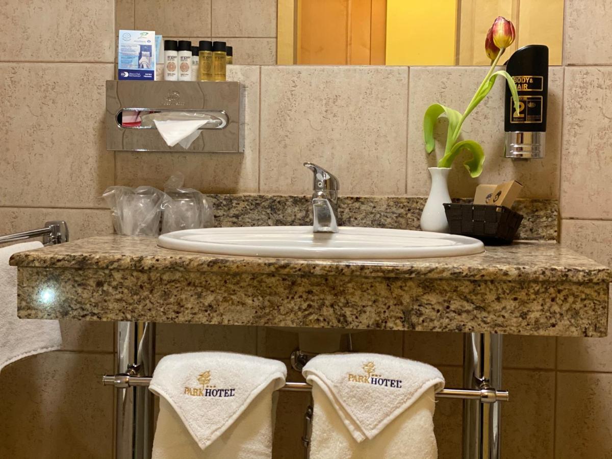 Nová Dubnica Parkhotel Na Baracke מראה חיצוני תמונה