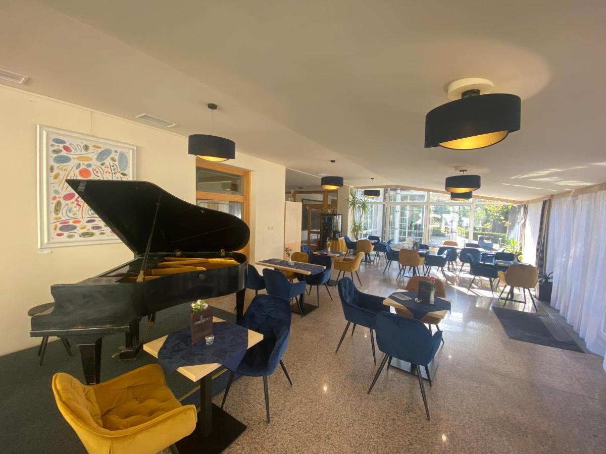 Nová Dubnica Parkhotel Na Baracke מראה חיצוני תמונה
