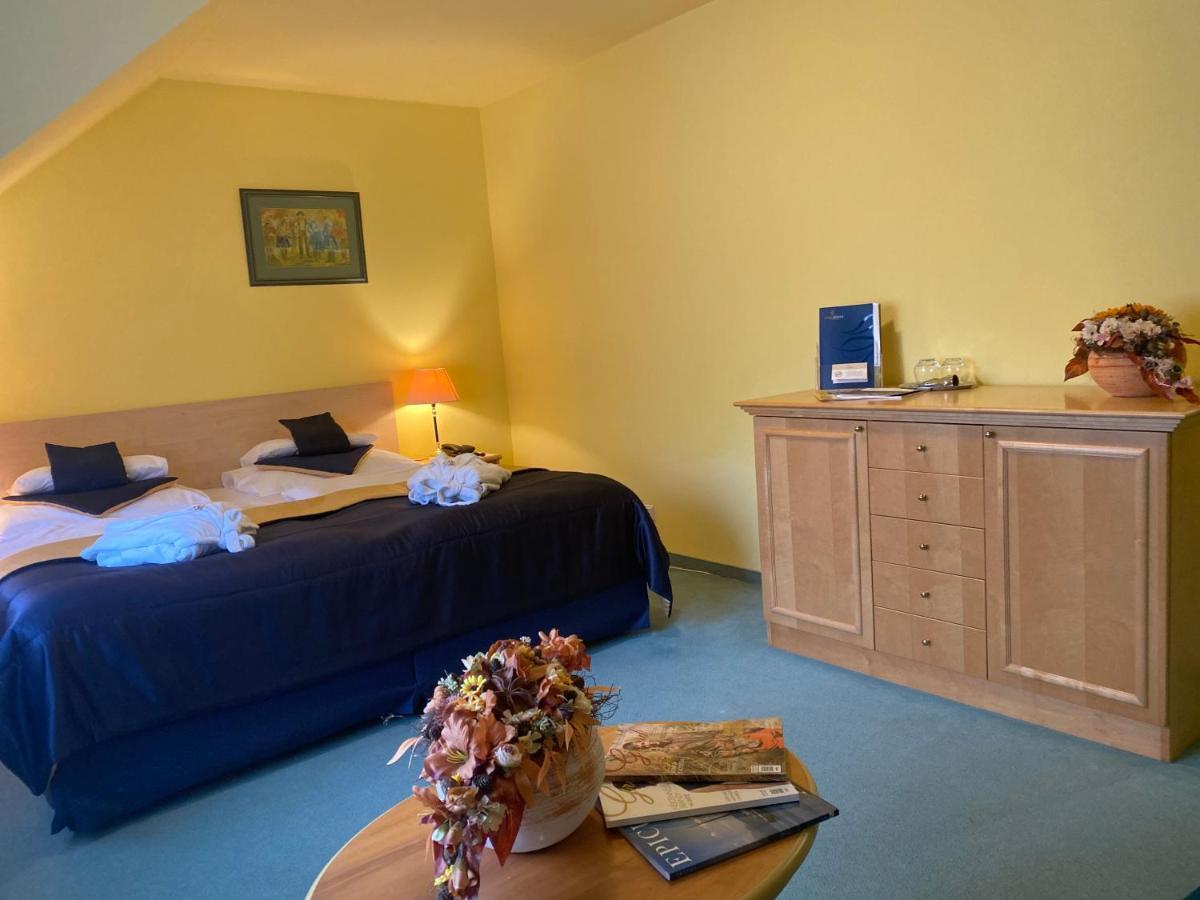 Nová Dubnica Parkhotel Na Baracke מראה חיצוני תמונה